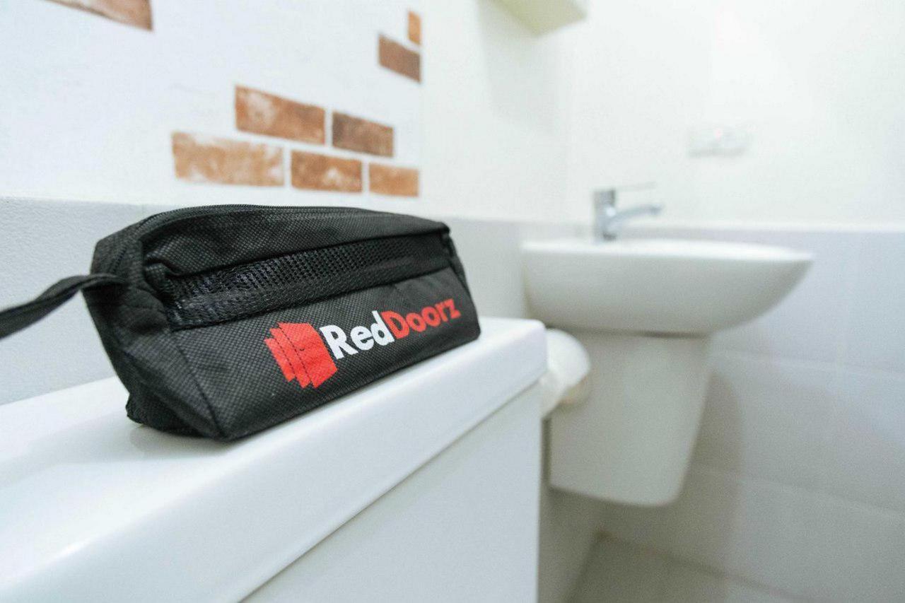 RedDoorz near Dermaga Pelabuhan Rakyat Sorong Bagian luar foto